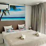 Under The Palm Apartment