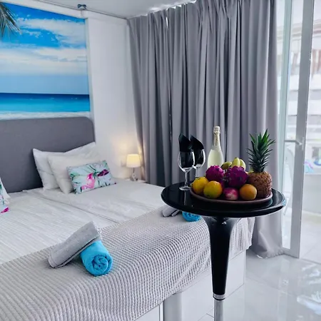 Under The Palm Apartment