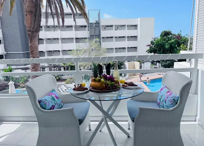 Under The Palm * Playa de las Américas