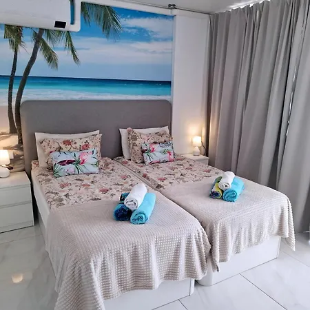 Under The Palm * פלאייה דה לאס אמריקס