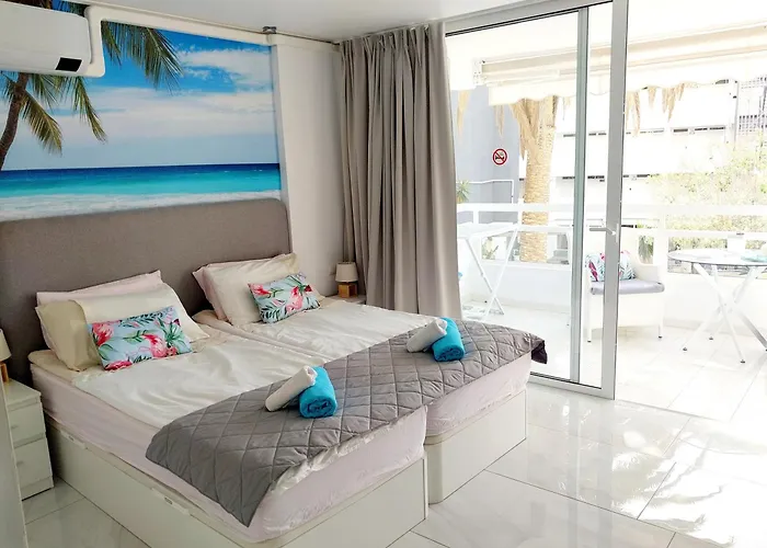 아파트 Under The Palm