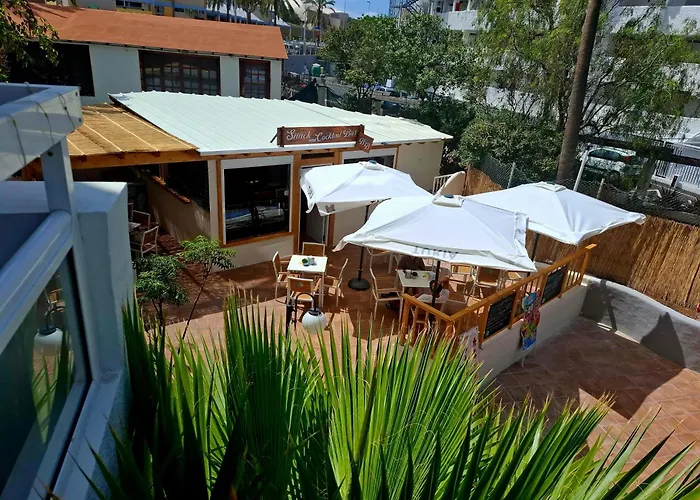 아파트 Under The Palm