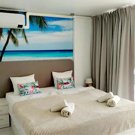 Under The Palm Апартаменты