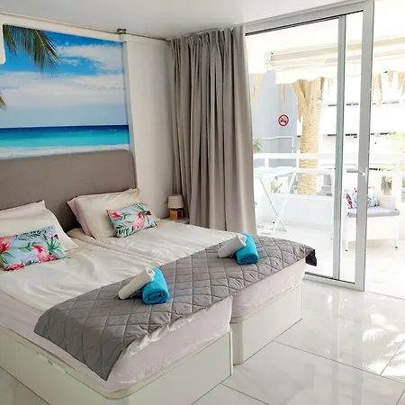 Апартаменты Under The Palm